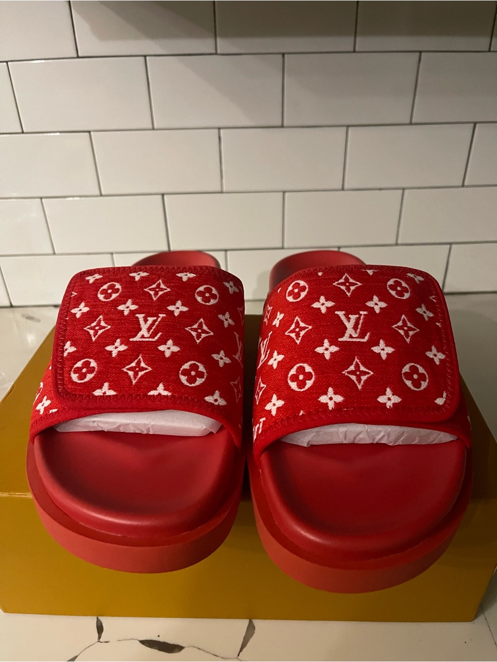 Men’s Designer Slides Size 11. - Picture 8 of 8
